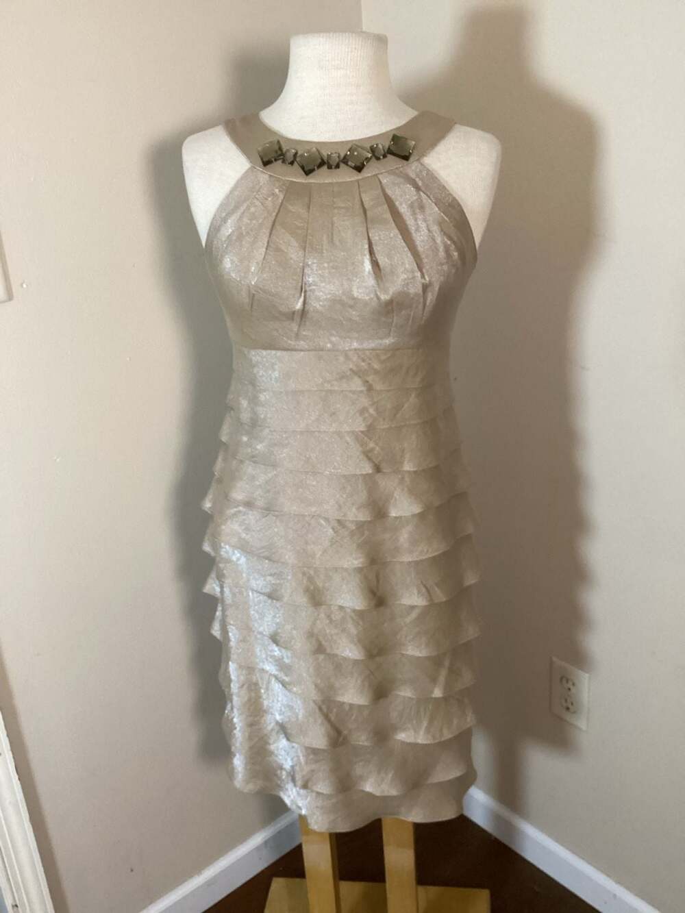 London Times Metallic Gold Tiered Ruffle Embellished Neckline Dress Size 4